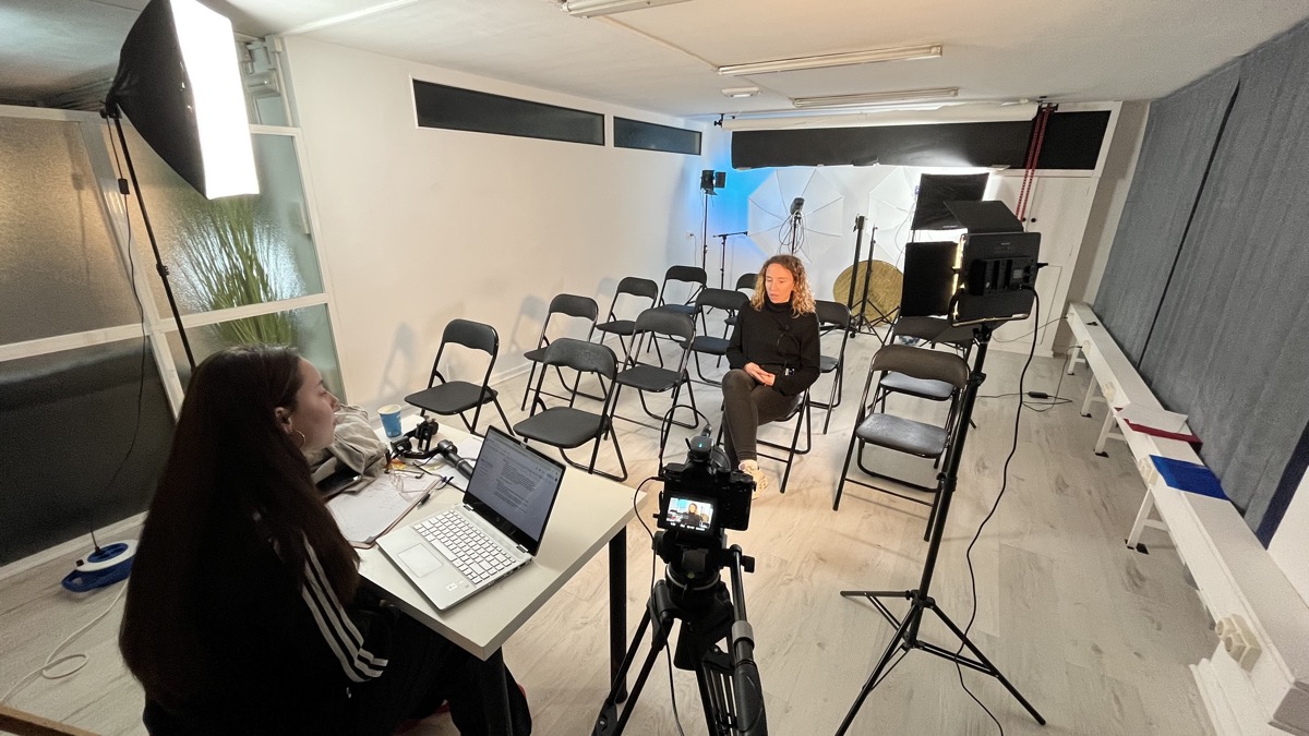 Estudio de grabación con equipo profesional